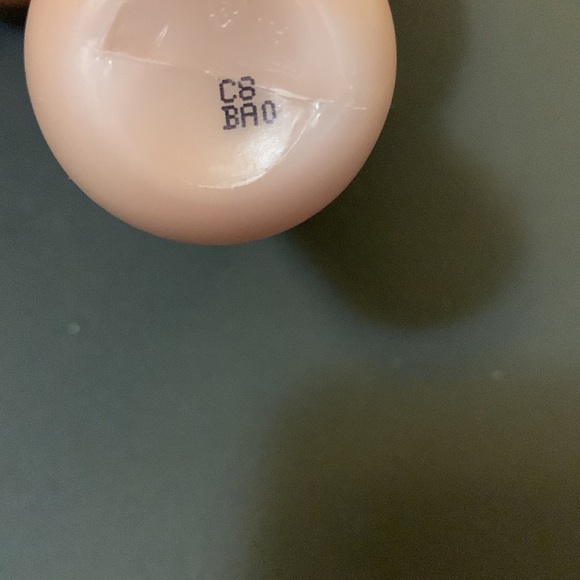 Mac Studio Radiance Face and Body Sheer Radiance Foundation - Picture 4 of 7